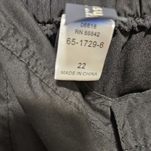 Black swim shorts - size 22 - Picture 4 of 5